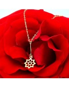 Lantisor cu pandantiv steluta din aur galben de 14k