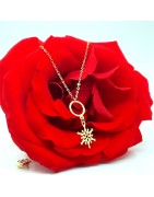 Lantisor cu pandantiv steluta de nea din aur galben de 14k